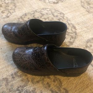 Dansko clogs size 39